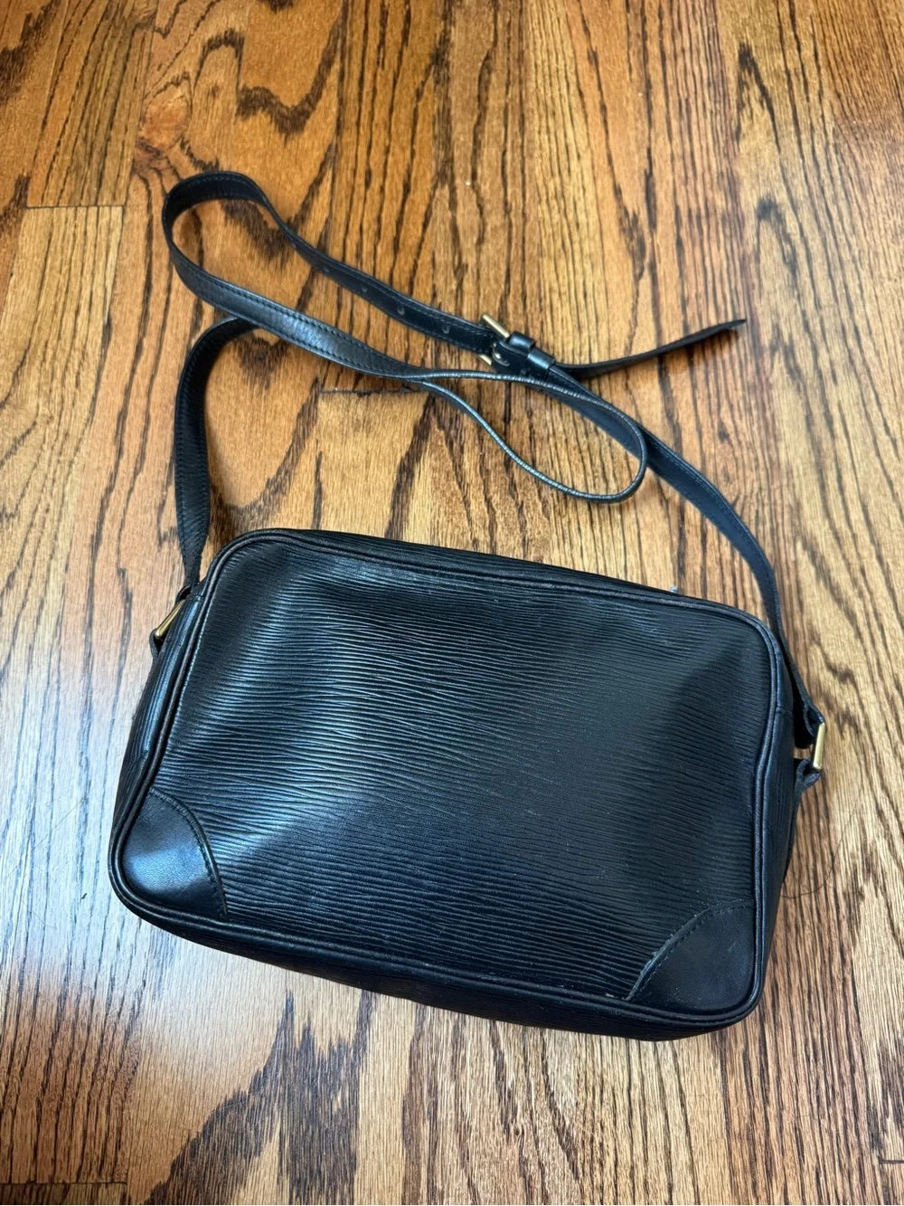 Louis Vuitton compact louis